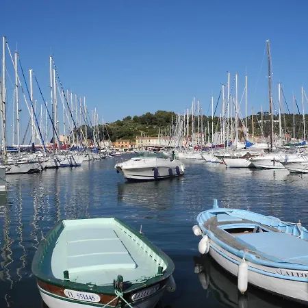 Apartment Petite Etoile De Mer: Beachfront With Terrace